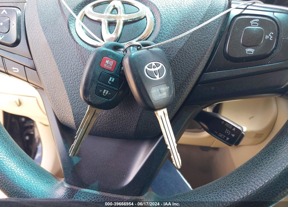 2015 TOYOTA CAMRY LE VIN: 4T1BF1FK5FU484511
