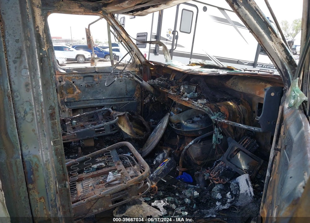 1976 TRAVEL CRAFT MOTORHOME VIN: F37AHB76823