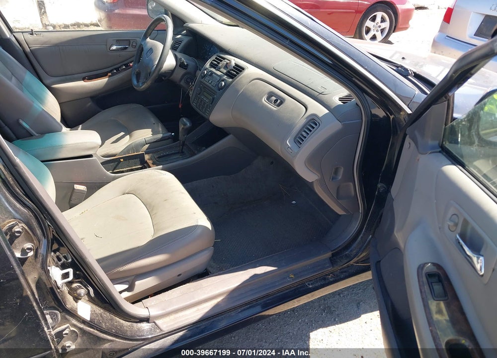 2000 HONDA ACCORD 3.0 EX VIN: 1HGCG1659YA049609