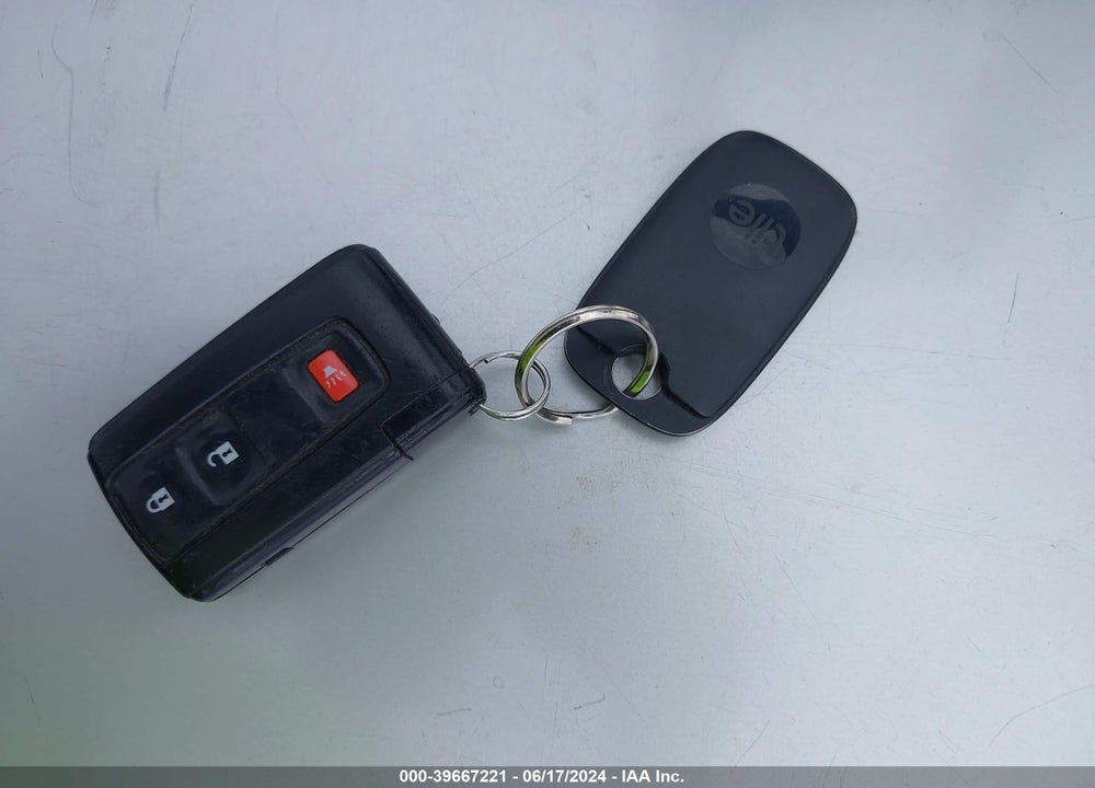2005 TOYOTA PRIUS VIN: JTDKB20U957039587