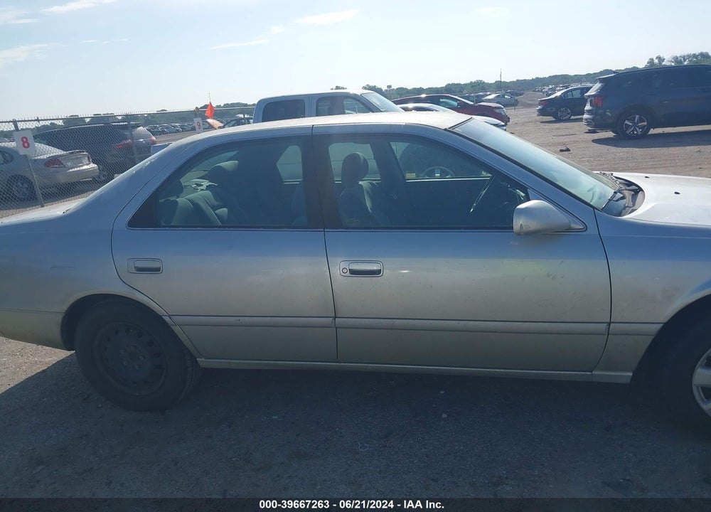 2000 TOYOTA CAMRY LE VIN: JT2BG22K6Y0406108