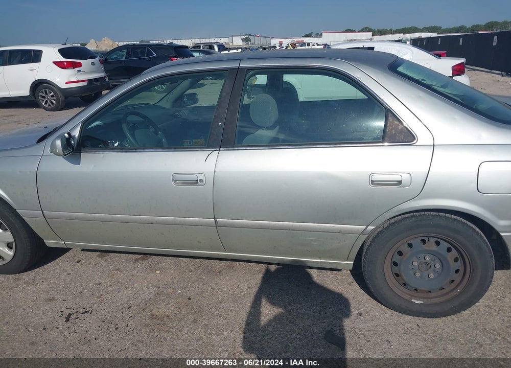 2000 TOYOTA CAMRY LE VIN: JT2BG22K6Y0406108