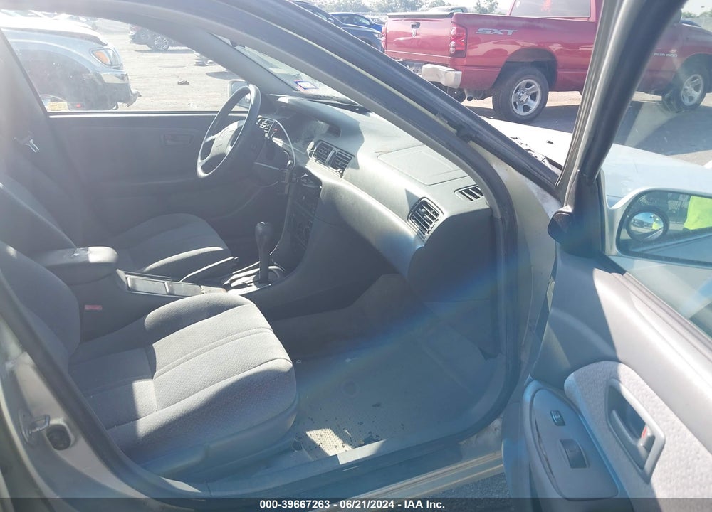 2000 TOYOTA CAMRY LE VIN: JT2BG22K6Y0406108