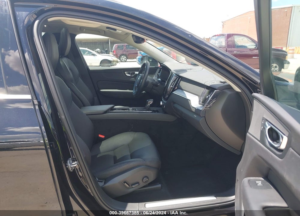 2020 VOLVO XC60 T5 MOMENTUM VIN: YV4102DK4L1589903