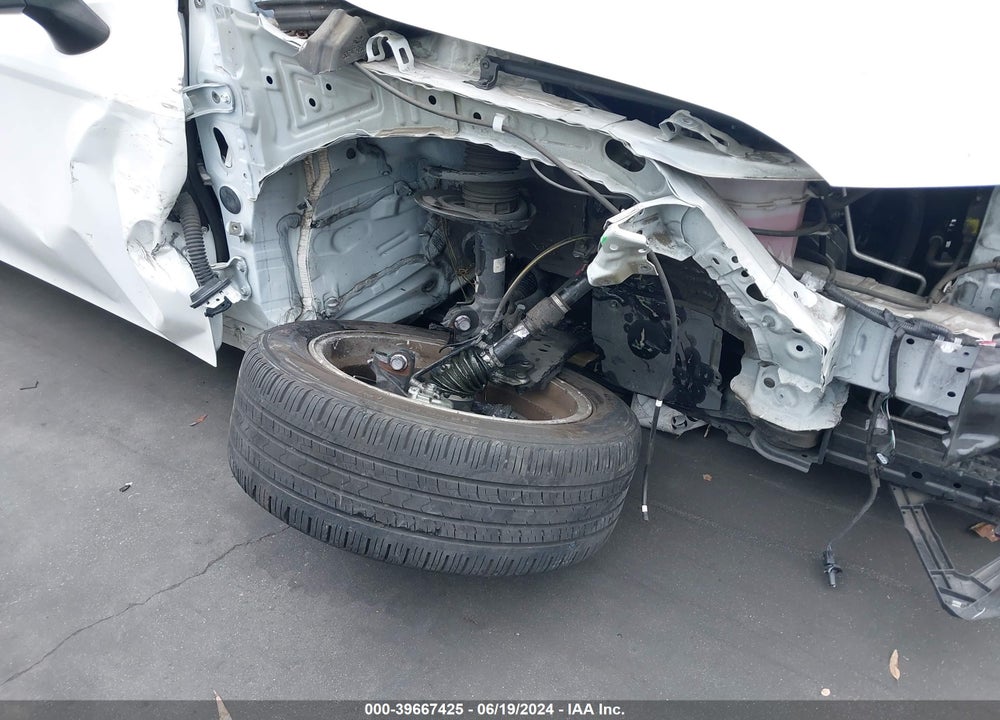 2018 TOYOTA CAMRY LE VIN: 4T1B11HK6JU520050