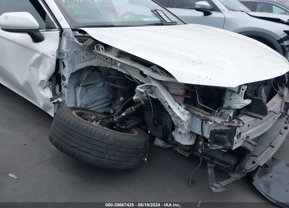 2018 TOYOTA CAMRY LE VIN: 4T1B11HK6JU520050