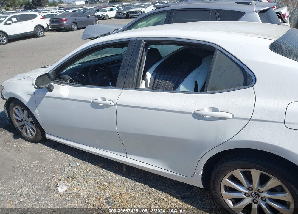 2018 TOYOTA CAMRY LE VIN: 4T1B11HK6JU520050