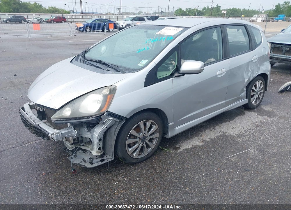 2013 HONDA FIT SPORT VIN: JHMGE8H55DC061605