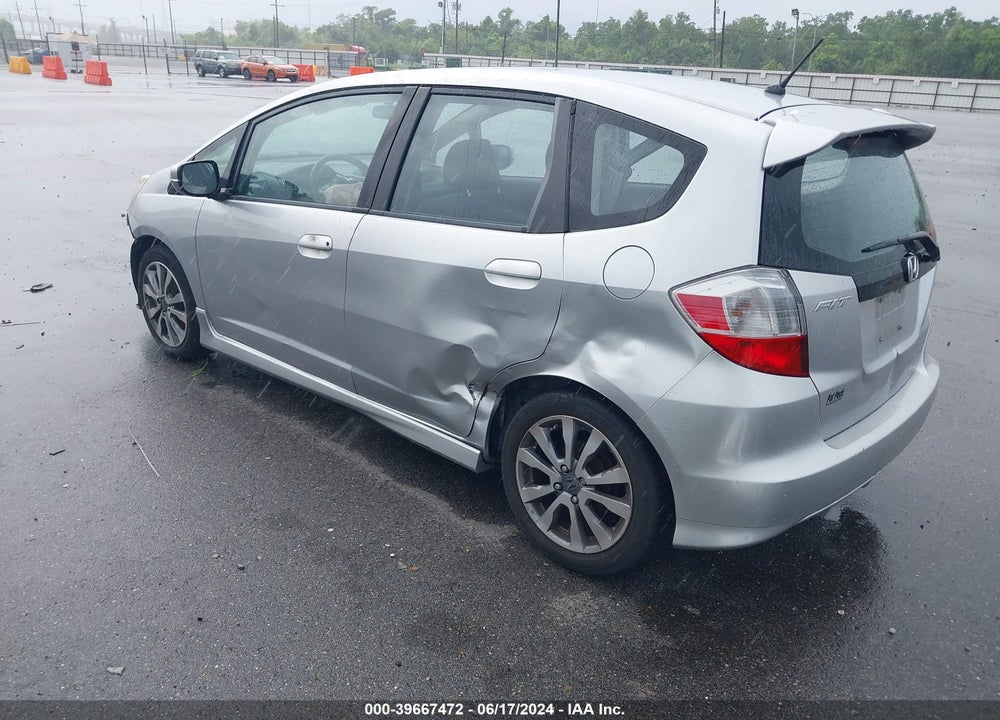 2013 HONDA FIT SPORT VIN: JHMGE8H55DC061605