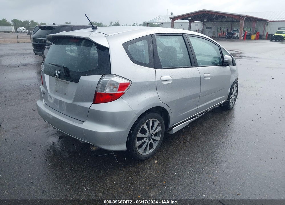 2013 HONDA FIT SPORT VIN: JHMGE8H55DC061605