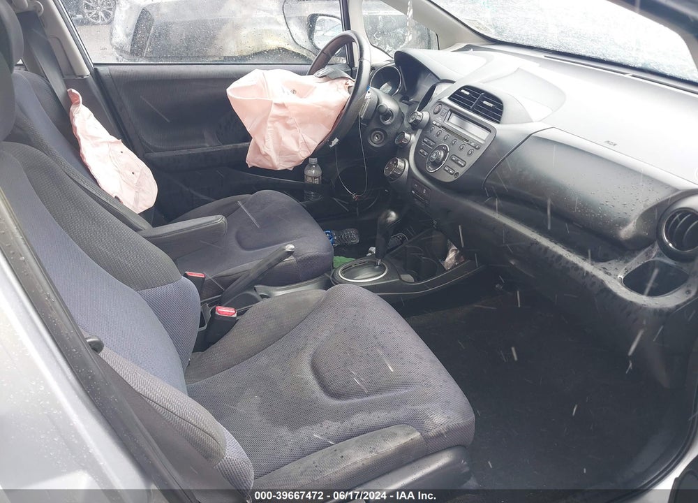 2013 HONDA FIT SPORT VIN: JHMGE8H55DC061605