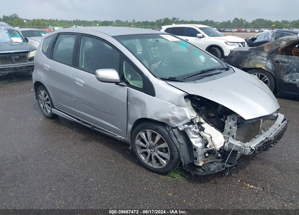 2013 HONDA FIT SPORT VIN: JHMGE8H55DC061605