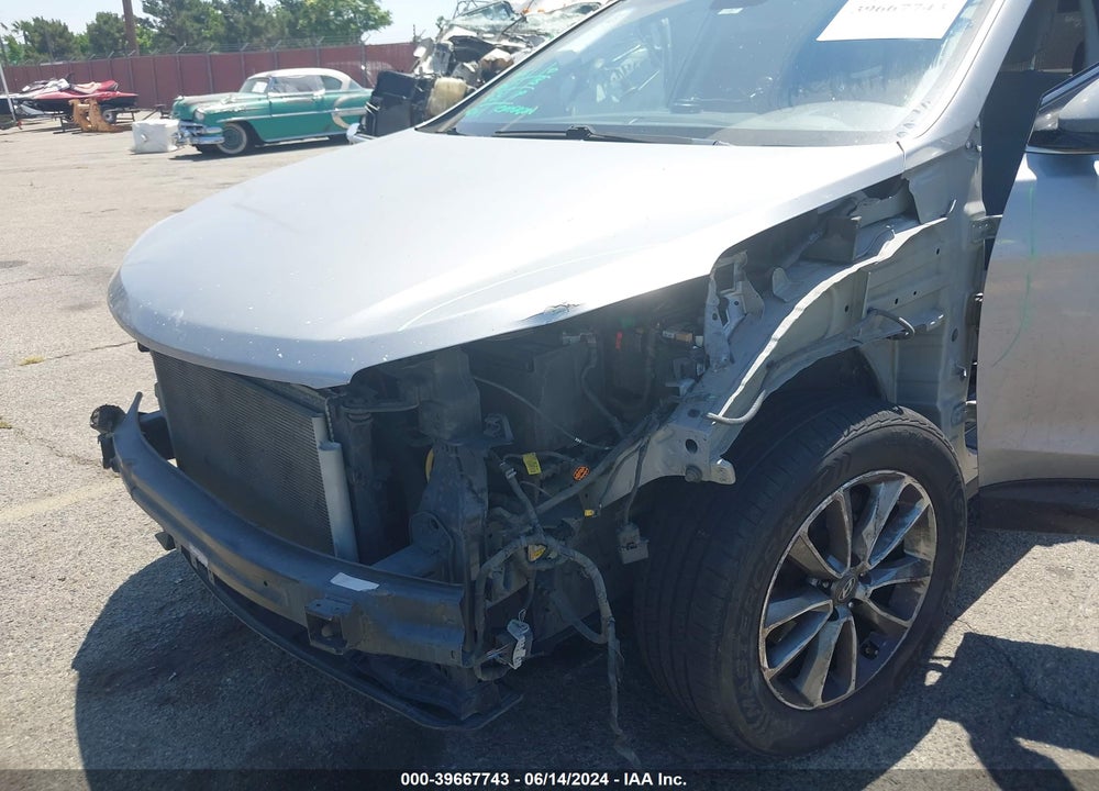 2017 HYUNDAI SANTA FE SE VIN: KM8SMDHF0HU213317