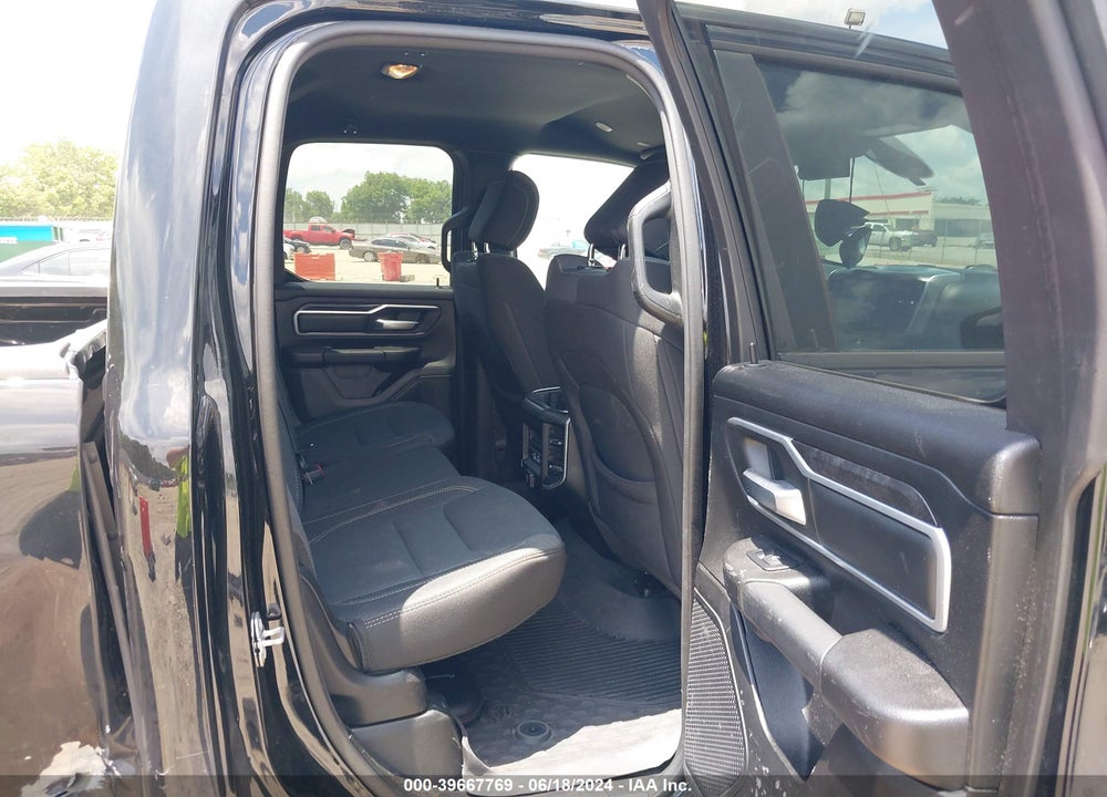 2022 RAM 1500 BIG HORN QUAD CAB 4X2 6'4 BOX VIN: 1C6RREBT3NN274747