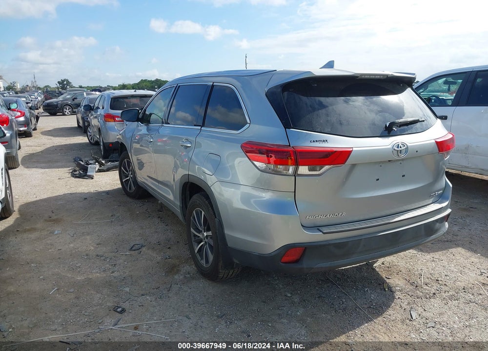 2018 TOYOTA HIGHLANDER XLE VIN: 5TDJZRFHXJS497231
