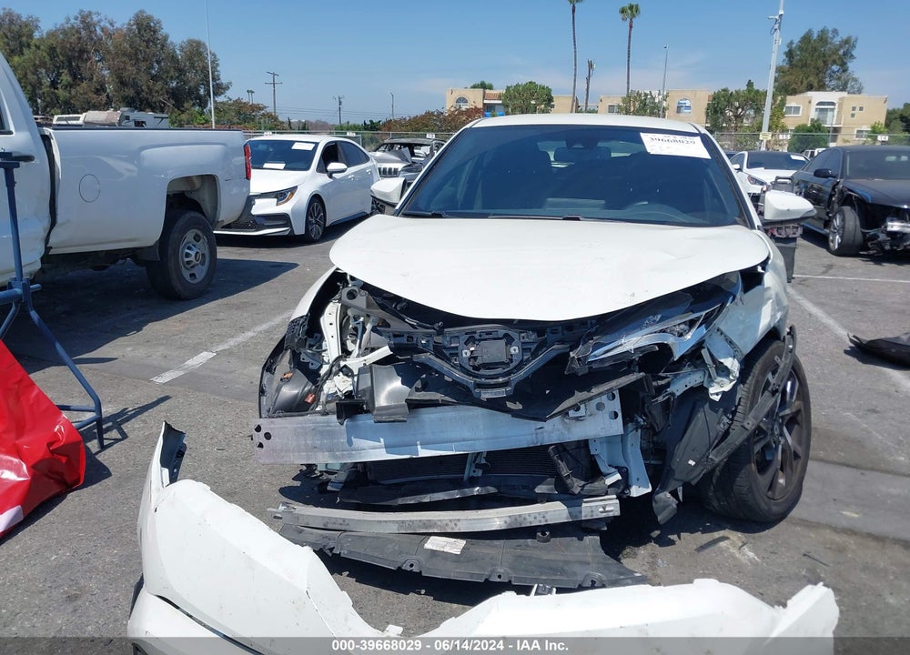 2018 TOYOTA C-HR XLE VIN: JTNKHMBX4J1000951