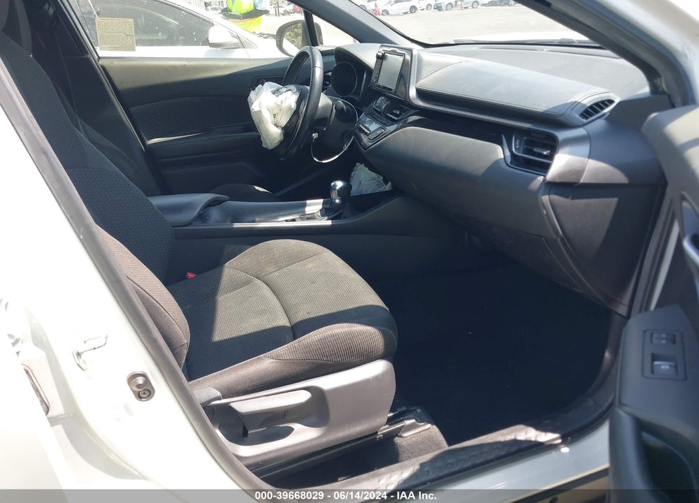 2018 TOYOTA C-HR XLE VIN: JTNKHMBX4J1000951