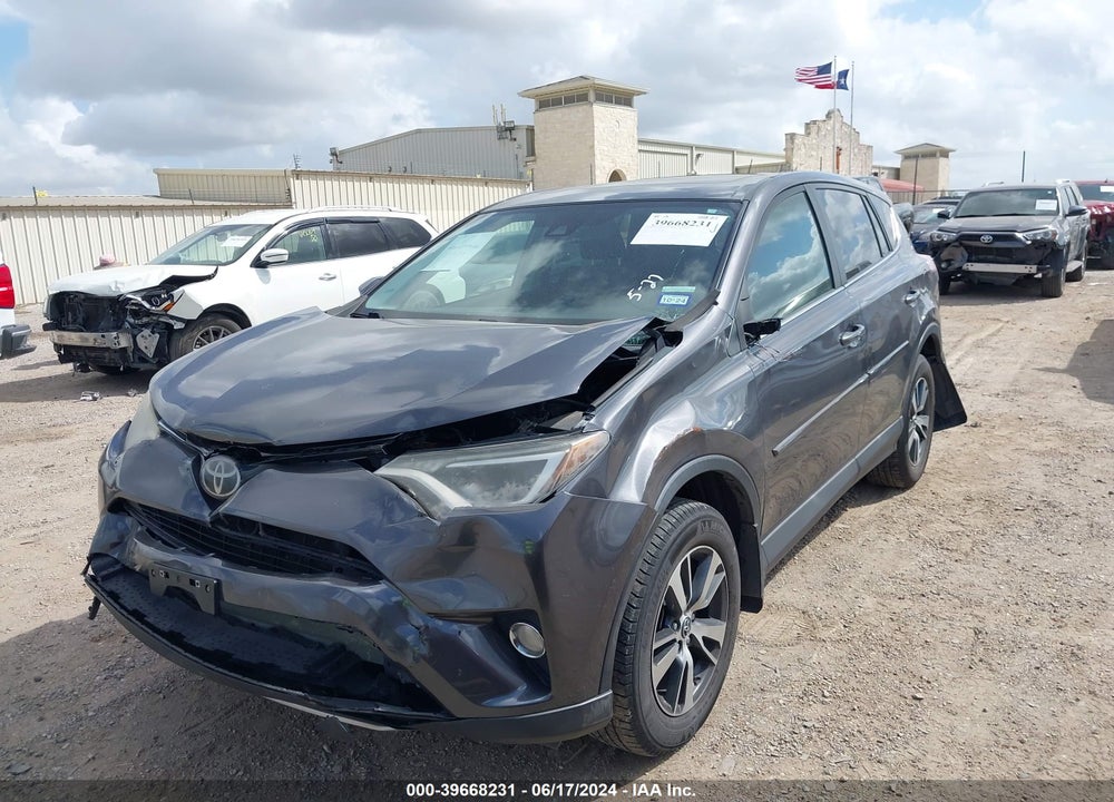 2018 TOYOTA RAV4 XLE VIN: 2T3WFREV6JW490085