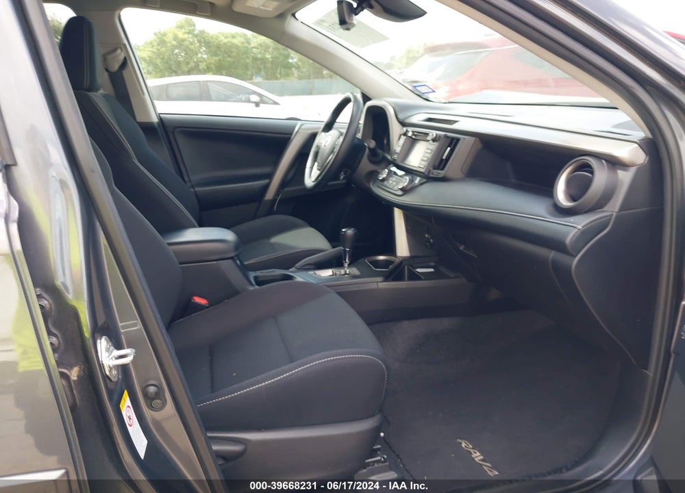 2018 TOYOTA RAV4 XLE VIN: 2T3WFREV6JW490085