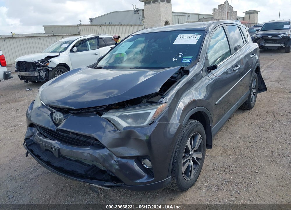 2018 TOYOTA RAV4 XLE VIN: 2T3WFREV6JW490085