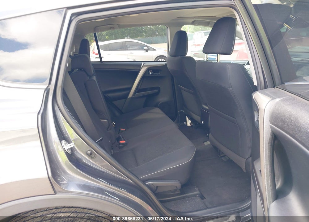 2018 TOYOTA RAV4 XLE VIN: 2T3WFREV6JW490085
