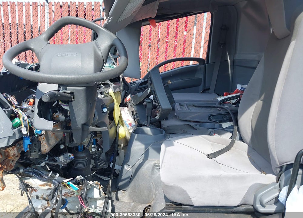 2018 ISUZU NRR VIN: JALE5W169J7301497