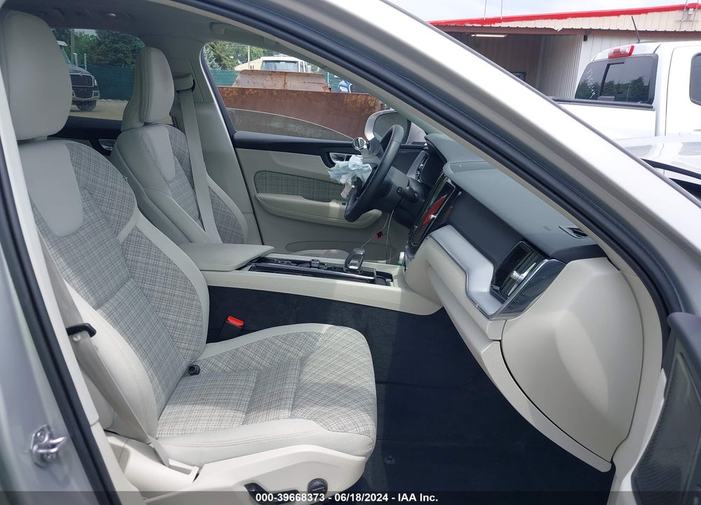 2022 VOLVO XC60 RECHARGE PLUG-IN HYBRID T8 INSCRIPTION EXPRESSION VIN: YV4BR0DZ3N1941156