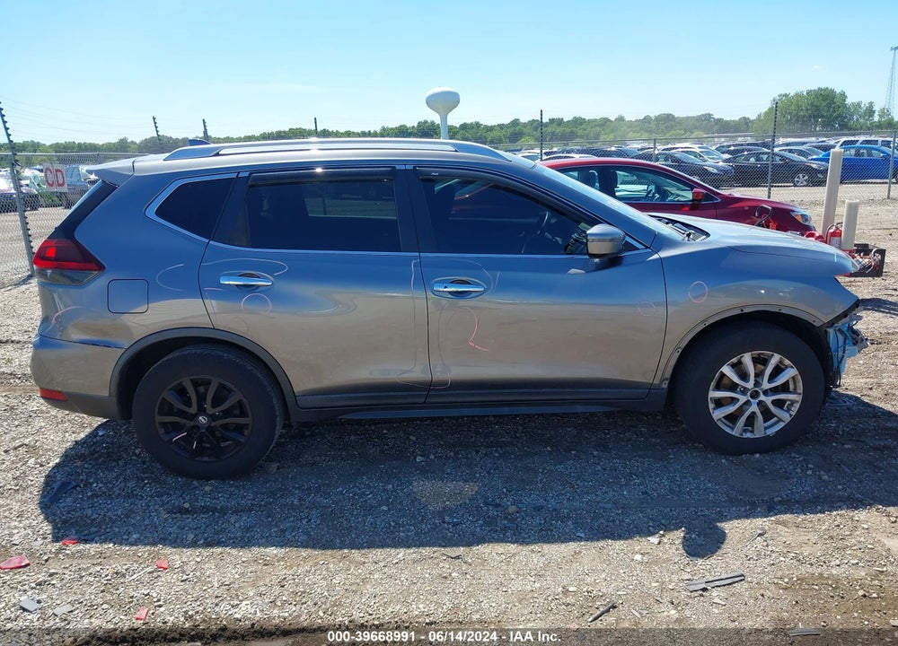 2018 NISSAN ROGUE SV VIN: KNMAT2MTXJP520548