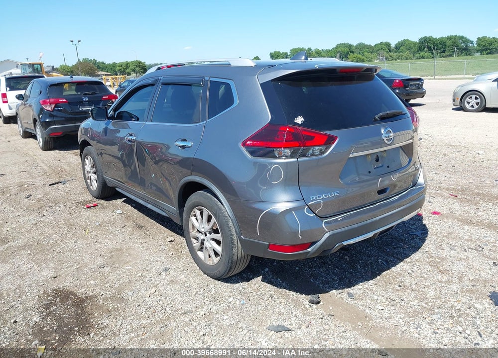 2018 NISSAN ROGUE SV VIN: KNMAT2MTXJP520548