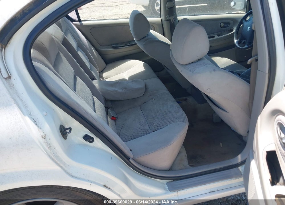 2003 NISSAN MAXIMA SE VIN: JN1DA31D73T521336