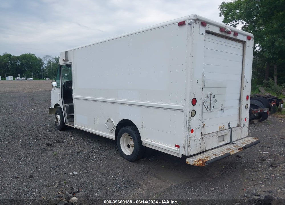 2000 FREIGHTLINER CHASSIS M LINE WALK-IN VAN VIN: 4UZA4FA46YCG41949