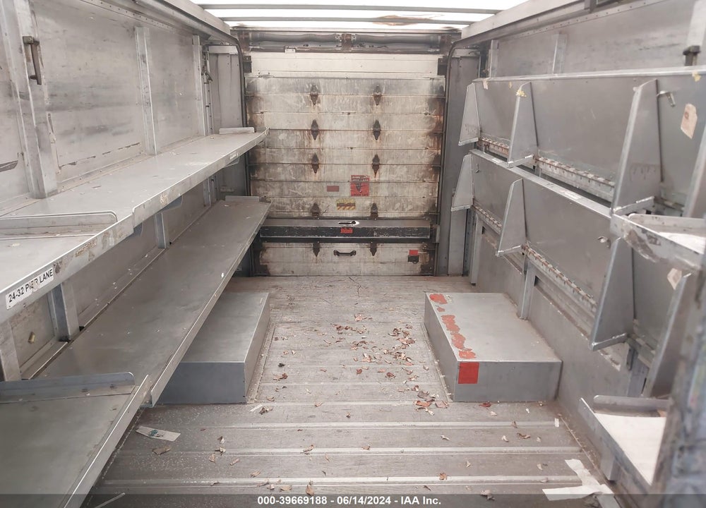 2000 FREIGHTLINER CHASSIS M LINE WALK-IN VAN VIN: 4UZA4FA46YCG41949