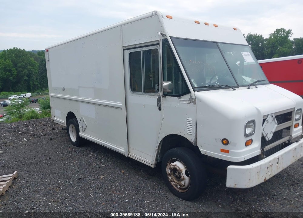 2000 FREIGHTLINER CHASSIS M LINE WALK-IN VAN VIN: 4UZA4FA46YCG41949