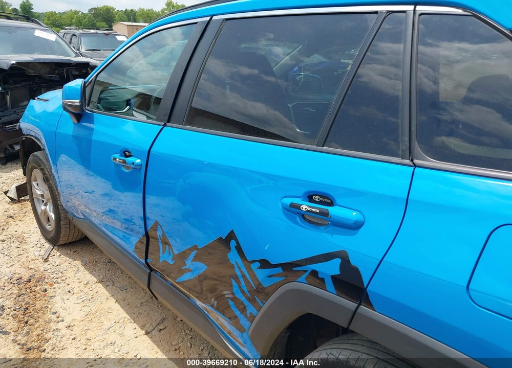 2021 TOYOTA RAV4 XLE VIN: 2T3W1RFV9MW105636