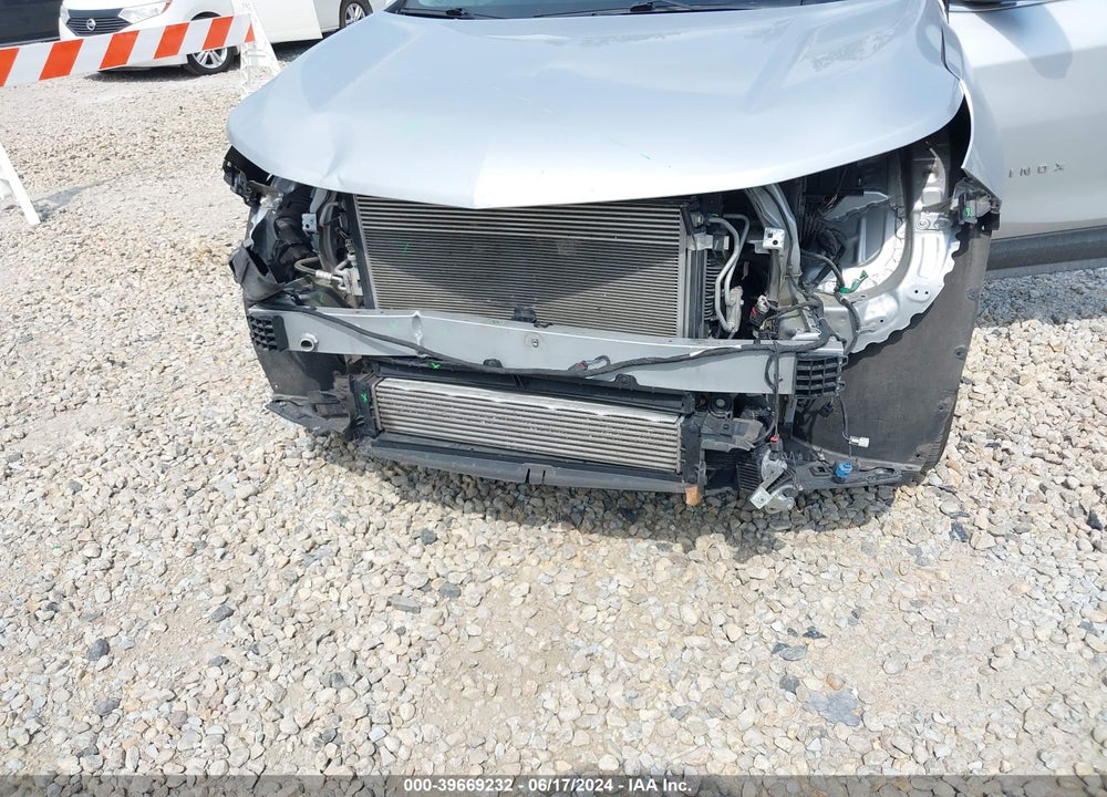 2018 CHEVROLET EQUINOX LT VIN: 2GNAXJEV3J6118621