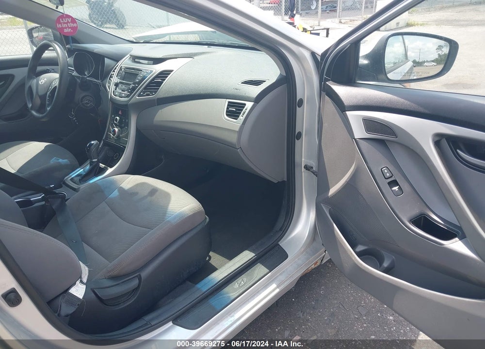 2015 HYUNDAI ELANTRA SE VIN: 5NPDH4AE1FH568510