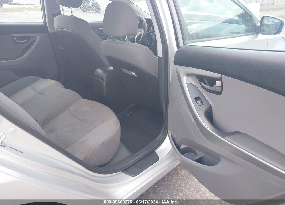 2015 HYUNDAI ELANTRA SE VIN: 5NPDH4AE1FH568510