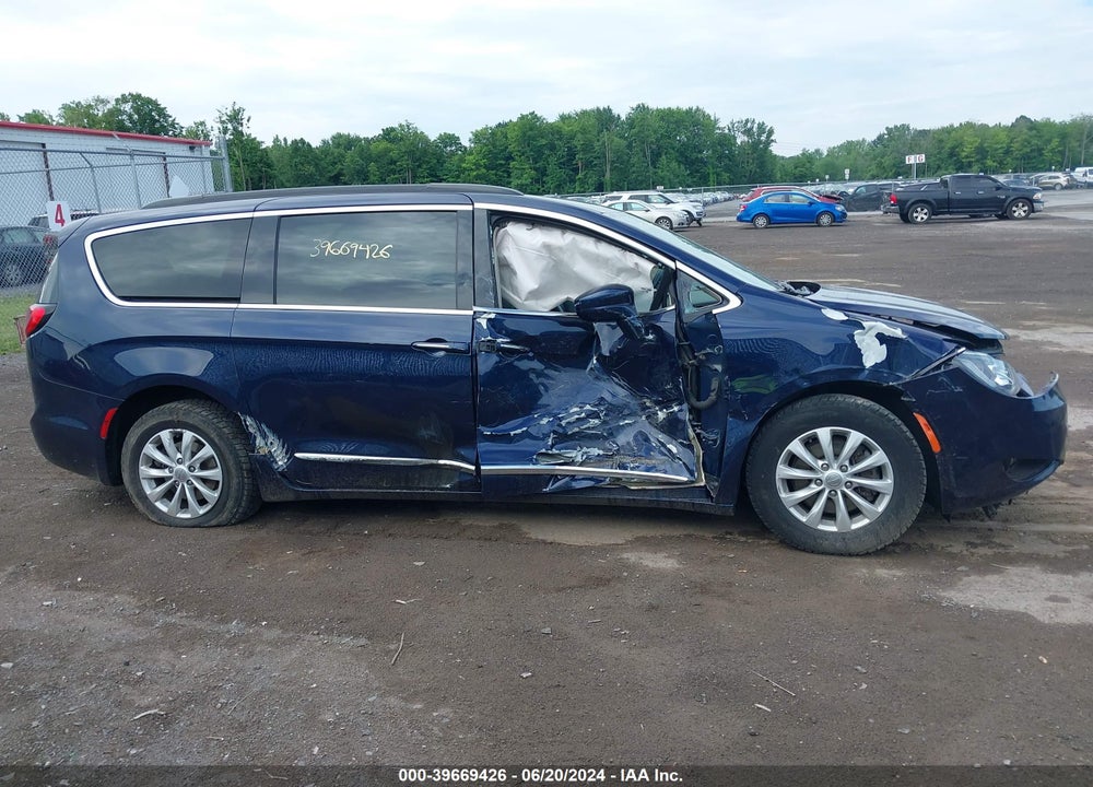 2017 CHRYSLER PACIFICA TOURING L VIN: 2C4RC1BGXHR524773