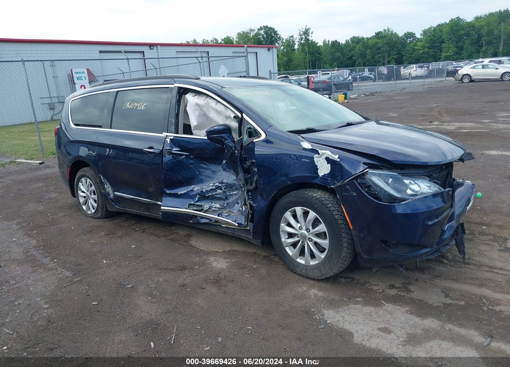 2017 CHRYSLER PACIFICA TOURING L VIN: 2C4RC1BGXHR524773
