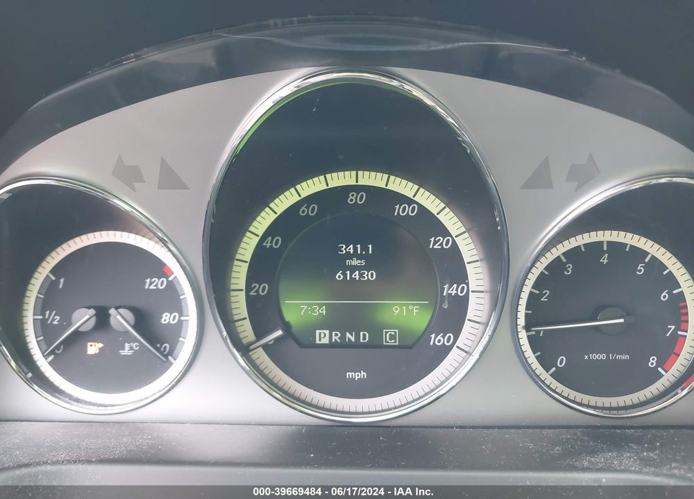 2010 MERCEDES-BENZ C 300 LUXURY/SPORT VIN: WDDGF5EB8AR091039