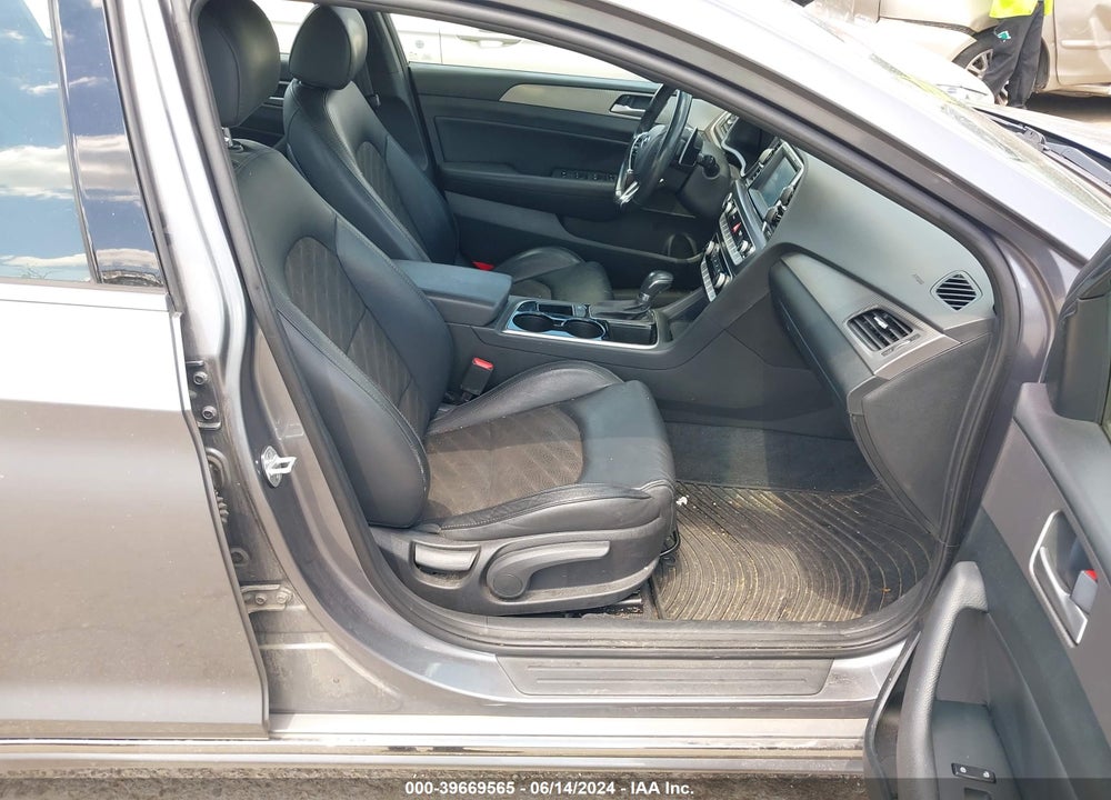 2018 HYUNDAI SONATA SPORT VIN: 5NPE34AF5JH694079