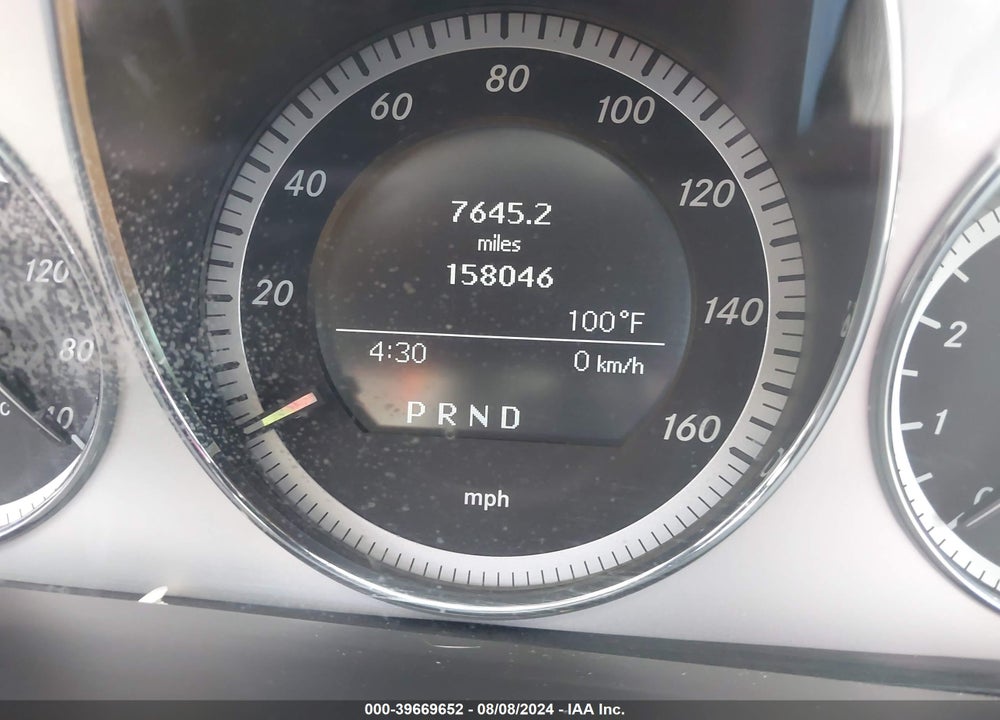 2011 MERCEDES-BENZ C 300 LUXURY/SPORT VIN: WDDGF5EB8BR137020