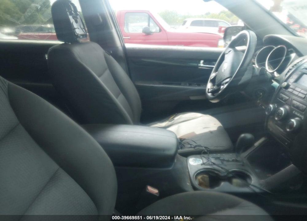 2012 KIA SORENTO LX VIN: 5XYKT3A60CG187632