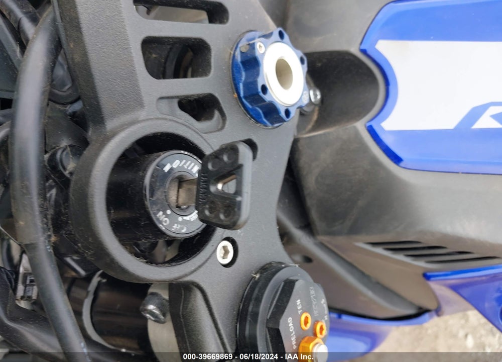 2021 YAMAHA YZFR1 VIN: JYARN66E2MA001838