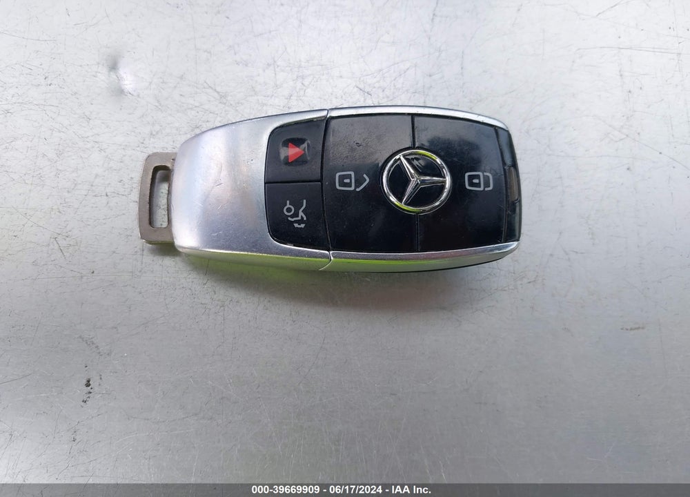 2017 MERCEDES-BENZ E 300 VIN: WDDZF4JBXHA048906