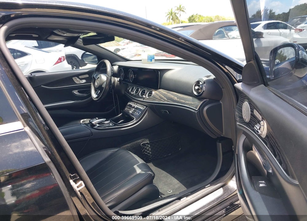 2017 MERCEDES-BENZ E 300 VIN: WDDZF4JBXHA048906