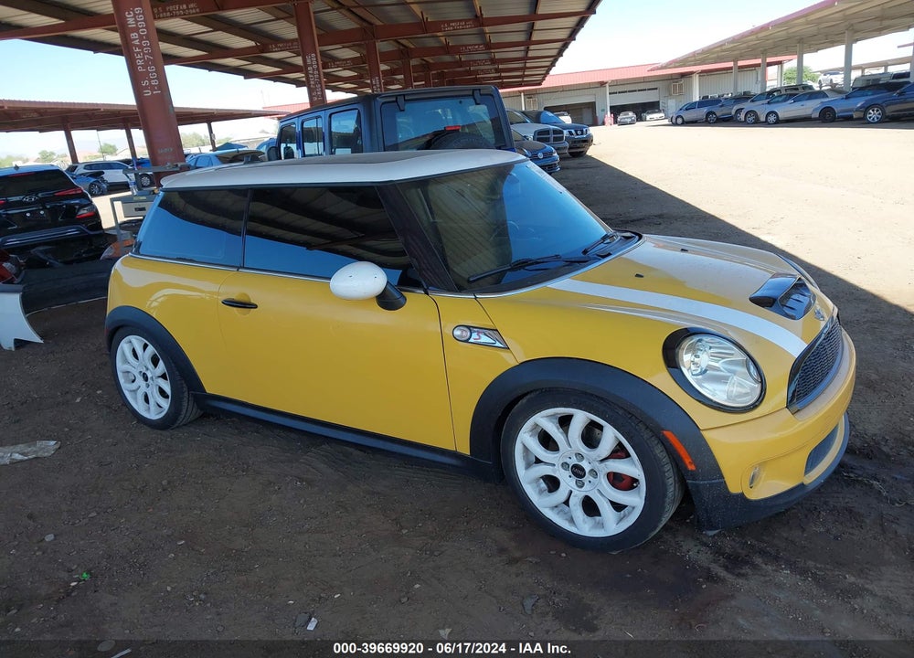 2008 MINI COOPER S VIN: WMWMF73598TV33407
