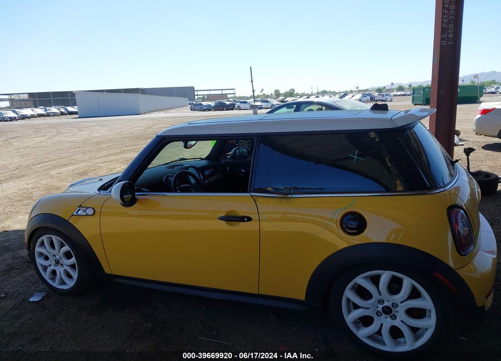 2008 MINI COOPER S VIN: WMWMF73598TV33407