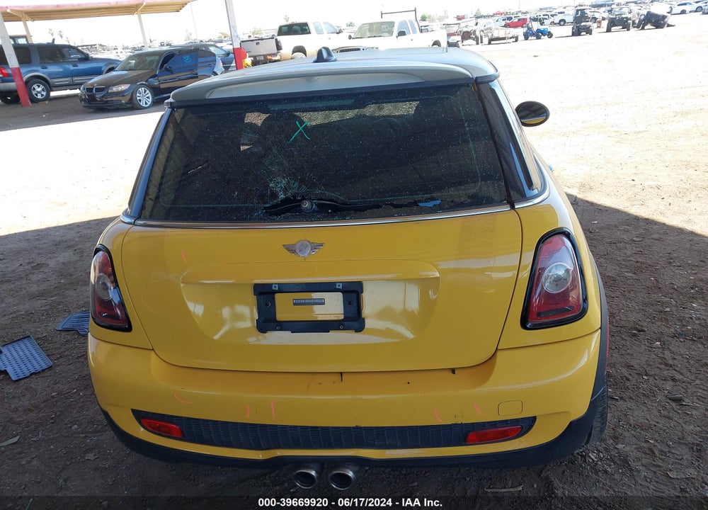 2008 MINI COOPER S VIN: WMWMF73598TV33407