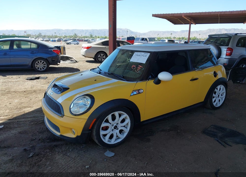 2008 MINI COOPER S VIN: WMWMF73598TV33407